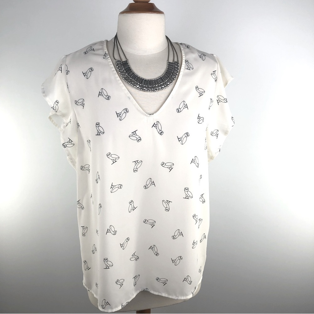 Le Lis Size M Cream Off White Flutter Sleeves  Owl Print Blouse Top